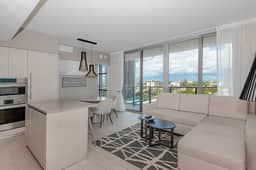 Lux 3 BD Condo - Private Beach in Hollywood #804