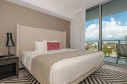 Lux 3 BD Condo - Private Beach in Hollywood #804
