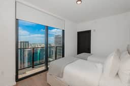 Skyline Luxe Retreat: 3BR/3BA in Downtown #4118
