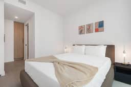 Skyline Retreat 1BR+Den | Walkable Downtown + Pool