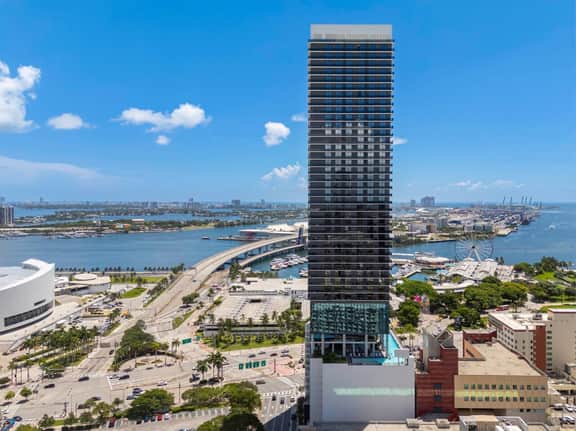 Classy 3BD in Downtown Miami - #2618