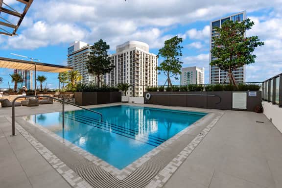 Cityline at The Crosby | High-Floor Lux Suite