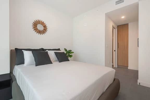 The Skyline Luxe Suite | 1BR+Den Downtown Miami