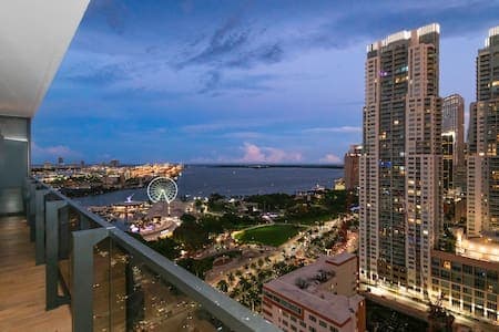 High-Rise Luxe 2BD Condo in Downtown Miami - #4117