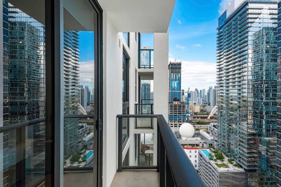 Cityline at The Crosby | High-Floor Lux Suite