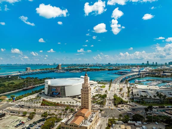The Skyline Luxe Suite | 1BR+Den Downtown Miami