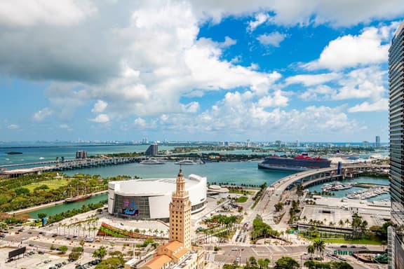 Skyview Studio on 34th | City & Bay Views