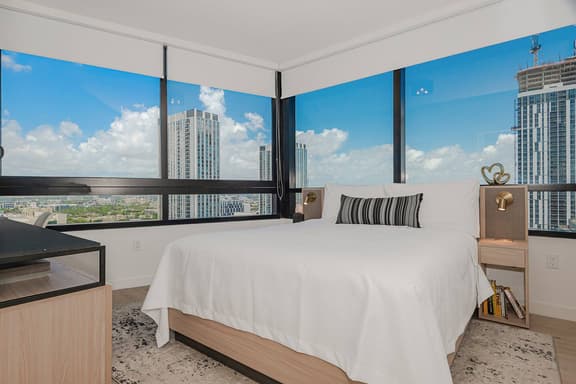 Altitude 31 | Lux 1BR Suite | Walk to Concerts